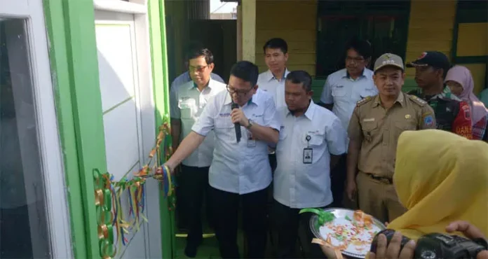 ANTAM Launching Taman Bacaan Digital PIONEER di SD Terapung Dawi-dawi