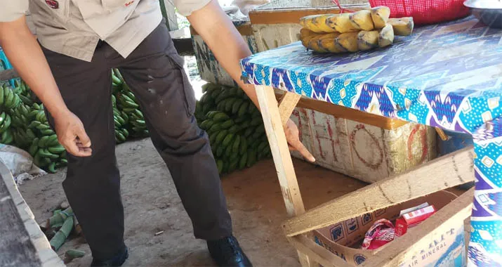 Bayi 1 Bulan Ditemukan di Bawah Meja Kios Warga Koltim