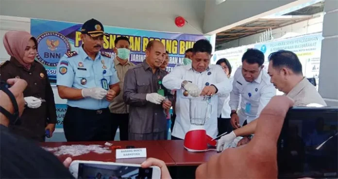 bnn BNN Baubau Musnahkan 58,44 Gram Sabu