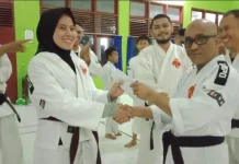 3 Atlet Kempo Peraih Medali di Kejurnas Dapat Bonus dari PORKEMI Sultra 3 Atlet Kempo Peraih Medali di Kejurnas Dapat Bonus dari PORKEMI Sultra