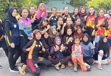 Mubar Juara Umum Festival Dragon Boat Sultra Mubar Juara Umum Festival Dragon Boat Sultra