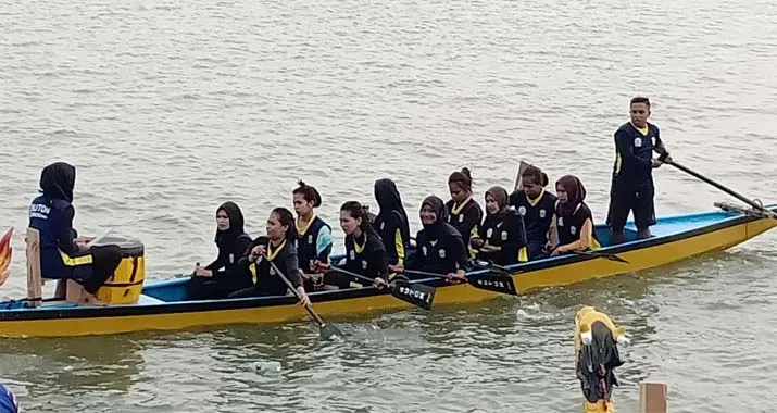 Mubar Juara Umum Festival Dragon Boat Sultra