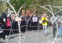 Polda Didesak Tetapkan Tersangka Kasus Penembakan Mahasiswa UHO Polda Didesak Tetapkan Tersangka Kasus Penembakan Mahasiswa UHO