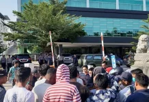 Meski Didemo, Nikita Mirzani Tetap Tampil di Kendari Meski Didemo, Nikita Mirzani Tetap Tampil di Kendari