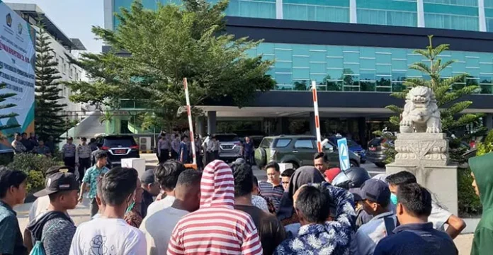 Meski Didemo, Nikita Mirzani Tetap Tampil di Kendari