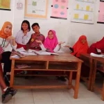 Belasan Tahun Mengabdi, Guru Honorer di Konsel Ikhlas Digaji Rp 15 Ribu Sehari Belasan Tahun Mengabdi, Guru Honorer di Konsel Ikhlas Digaji Rp 15 Ribu Sehari