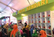 Kain Tenun Tolaki Jadi Buruan Pendatang di Pameran HPS Kain Tenun Tolaki Jadi Buruan Pendatang di Pameran HPS