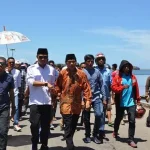 Masyarakat Padati Pelabuhan Waode Buri Jemput Balon Kada Butur Aswadi Adam Masyarakat Padati Pelabuhan Waode Buri Jemput Balon Kada Butur Aswadi Adam