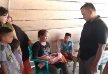 Bayi 1 Bulan Ditemukan di Bawah Meja Kios Warga Koltim Bayi 1 Bulan Ditemukan di Bawah Meja Kios Warga Koltim