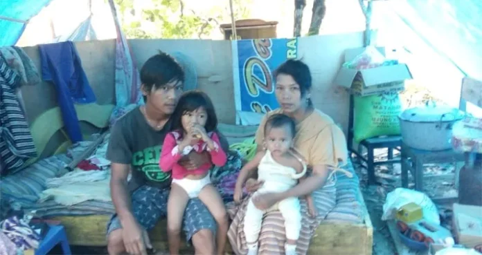 Duka Pasutri Koltim, Tinggal Menumpang hingga Tidur di Tenda