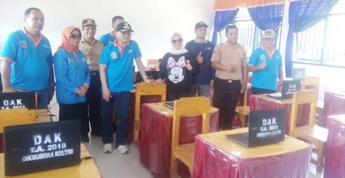 SMPN 3 Lambandia Koltim Dapat Bantuan 22 Unit Komputer