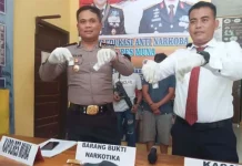 Jadi Kurir Narkoba, Warga Kendari Ditangkap di Pelabuhan Raha Jadi Kurir Narkoba, Warga Kendari Ditangkap di Pelabuhan Raha
