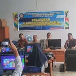Guru SMP di Kendari Dilatih Terapkan Papan Tulis Animasi Guru SMP di Kendari Dilatih Terapkan Papan Tulis Animasi