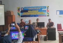Guru SMP di Kendari Dilatih Terapkan Papan Tulis Animasi Guru SMP di Kendari Dilatih Terapkan Papan Tulis Animasi