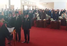 Tiga Unsur Pimpinan DPRD Muna Resmi Dilantik Tiga Unsur Pimpinan DPRD Muna Resmi Dilantik