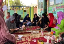 Guru TK di Kendari Manfaatkan Kerajinan Tangan untuk Mengajar Guru TK di Kendari Manfaatkan Kerajinan Tangan untuk Mengajar