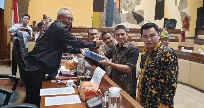 Butuh Dua Hari ke Ibukota Konsel, Irham Kalenggo Desak Konawe Timur Dimekarkan