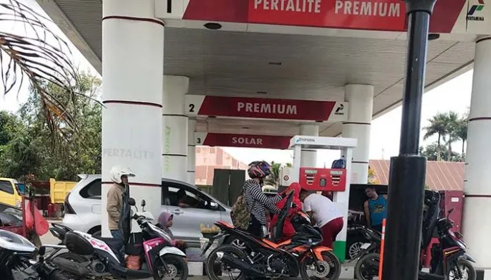 Di SPBU Antrean Panjang, Pengecer Tetap punya Stok BBM