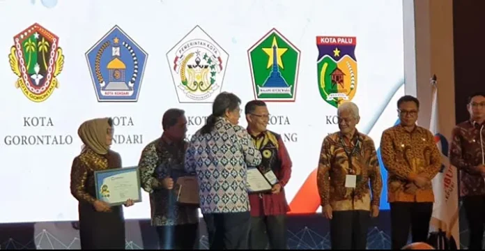 Kota Kendari Raih Penghargaan Sebagai Daerah dengan Kepatuhan Tinggi