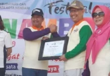 Pemkot Berikan Penghargaan ke UT Kendari Pemkot Berikan Penghargaan ke UT Kendari