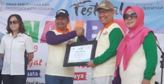 Pemkot Berikan Penghargaan ke UT Kendari