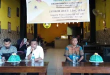 Ketua Komisi III Reses di Depan Kampus UHO, Warga Keluhkan Keamanan Ketua Komisi III Reses di Depan Kampus UHO, Warga Keluhkan Keamanan