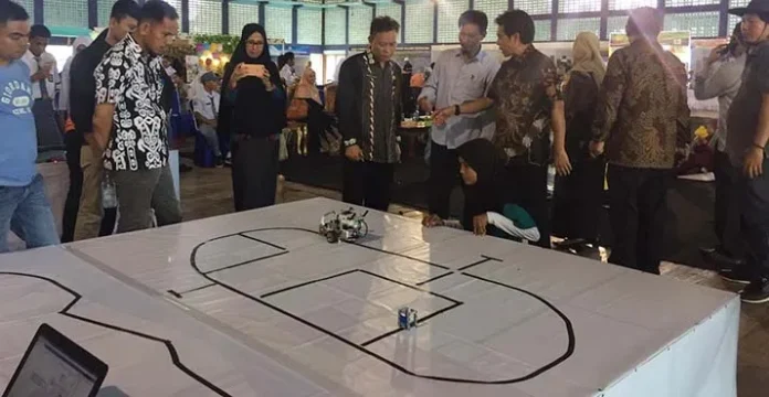 Mengenal Robot Pemilah dan Pengangkut Sampah Buatan Pelajar Kendari