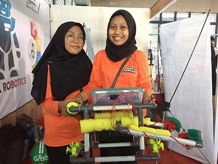 Mengenal Robot Pemilah dan Pengangkut Sampah Buatan Pelajar Kendari
