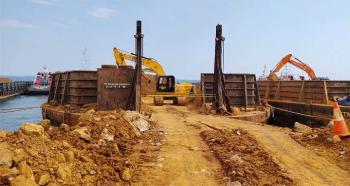 Bareskrim Polri Segel 4 Kapal Tongkang Milik PT WIL di Kolaka