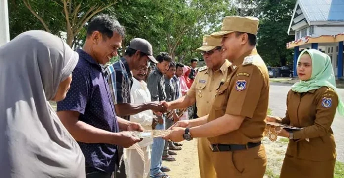 Pemkab Mubar Berikan 300 Sertifikat Tanah Gratis untuk Nelayan