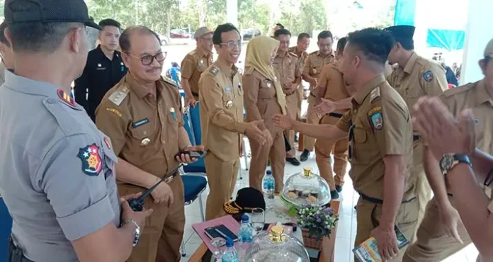 Kunjungan Kerja, Bupati Konsel Terima Keluhan Tenaga Honorer