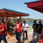 Pekerja PLTU Nii Tanasa Tur Wisata di Baubau Pekerja PLTU Nii Tanasa Tur Wisata di Baubau