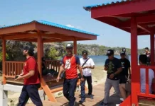 Pekerja PLTU Nii Tanasa Tur Wisata di Baubau Pekerja PLTU Nii Tanasa Tur Wisata di Baubau