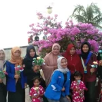 Peringati Hari Ibu, PMII Kolut Bagikan Bunga di Jalan Bypass Peringati Hari Ibu, PMII Kolut Bagikan Bunga di Jalan Bypass