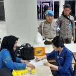 Puluhan Pramugari dan Pilot di Bandara Haluoleo Kendari Dites Urine Puluhan Pramugari dan Pilot di Bandara Haluoleo Kendari Dites Urine