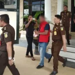 Mantan Kepala Dinas di Konsel Ditahan Terkait Korupsi Mantan Kepala Dinas di Konsel Ditahan Terkait Korupsi