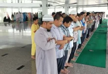 Warga Kolut Gelar Salat Gerhana Matahari Warga Kolut Gelar Salat Gerhana Matahari