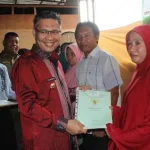 Pemkot Kendari Serahkan Bantuan ke Nelayan Pemkot Kendari Serahkan Bantuan ke Nelayan