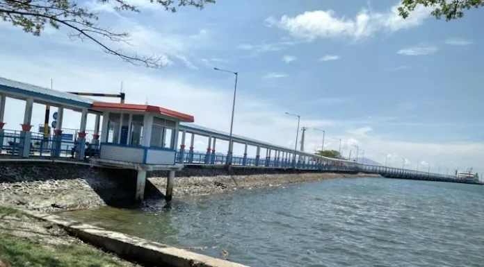 PSX_20191229_172057 Pelabuhan Penyeberangan Feri Kolaka