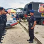 Amankan Pantai Nambo, Brimob Polda Sultra Turunkan Tim SAR Amankan Pantai Nambo, Brimob Polda Sultra Turunkan Tim SAR