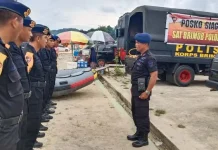 Amankan Pantai Nambo, Brimob Polda Sultra Turunkan Tim SAR Amankan Pantai Nambo, Brimob Polda Sultra Turunkan Tim SAR