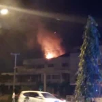 Diduga Gegara Bocah Main Kembang Api, Sebuah Hotel di Kendari Terbakar Diduga Gegara Bocah Main Kembang Api, Sebuah Hotel di Kendari Terbakar