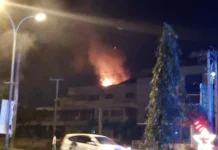 Diduga Gegara Bocah Main Kembang Api, Sebuah Hotel di Kendari Terbakar Diduga Gegara Bocah Main Kembang Api, Sebuah Hotel di Kendari Terbakar