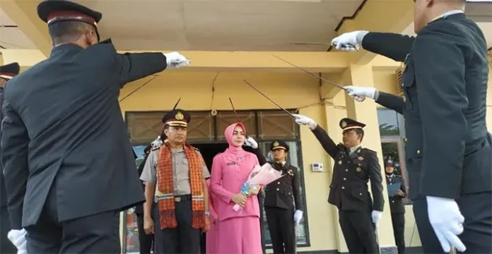 Puisi Haru Iringi Langkah Nur Akbar Tinggalkan Polres Konawe