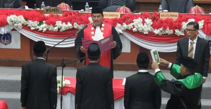 definitif_kolaka Pimpinan Definitif DPRD Kolaka Resmi Dilantik