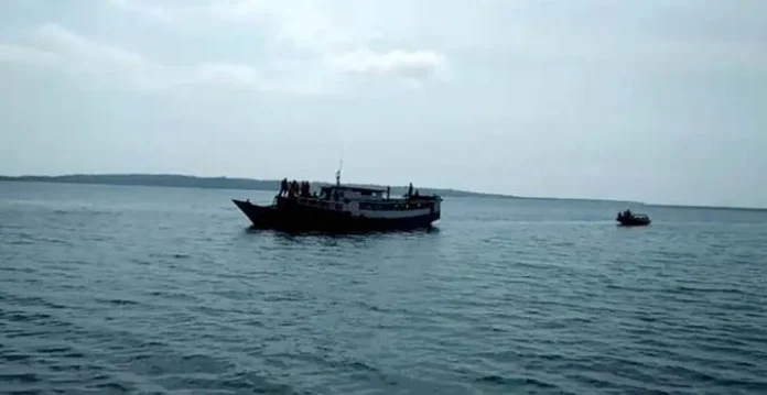 Alami Mati Mesin, 33 Penumpang KM Usaha Baru Dievakuasi Tim SAR