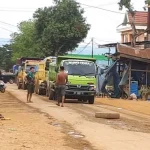 Soal Debu, Warga Koltim Kembali Tahan Truk Pengangkut Material Hingga Malam Soal Debu, Warga Koltim Kembali Tahan Truk Pengangkut Material Hingga Malam