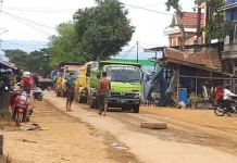 Soal Debu, Warga Koltim Kembali Tahan Truk Pengangkut Material Hingga Malam Soal Debu, Warga Koltim Kembali Tahan Truk Pengangkut Material Hingga Malam