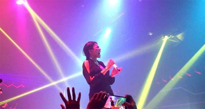 Nikita Mirzani Sukses Hibur Pengujung Liquid Kendari