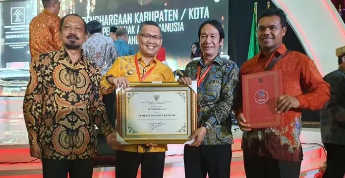 Pemkot Kendari Sabet Penghargaan Kota Peduli HAM